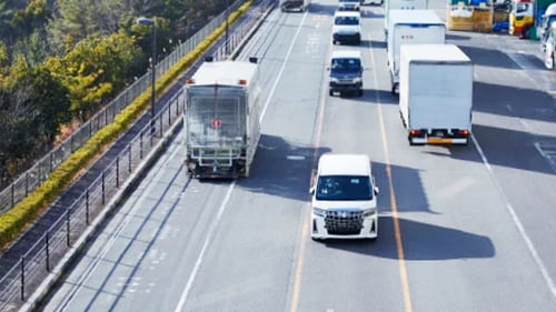 工場内新車運搬